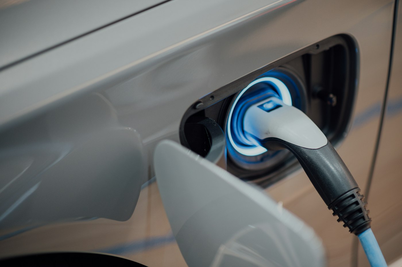 Borne de recharge pour véhicule électrique installée par un électricien